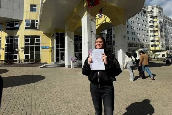 У входа в Федеральный центр мозга и нейротехнологий